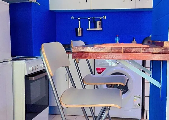 Aesthetic Blue Studio On Marina Walk